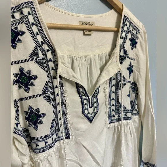 Lucky Brand Embroidered White Blue & Green boho Women's Top 3/4 size medium - Picture 3 of 9